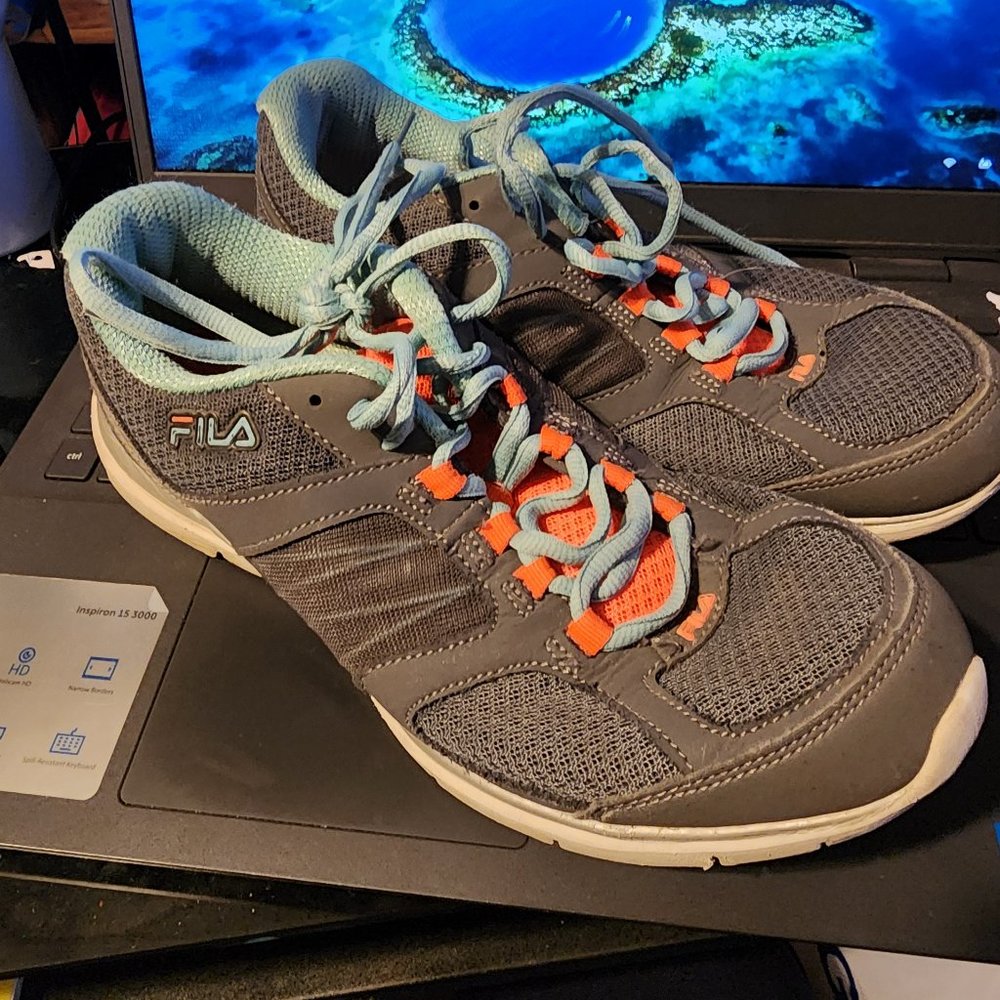 Ladies FILA Gray Memory Resilient Running Shoes size 8.5